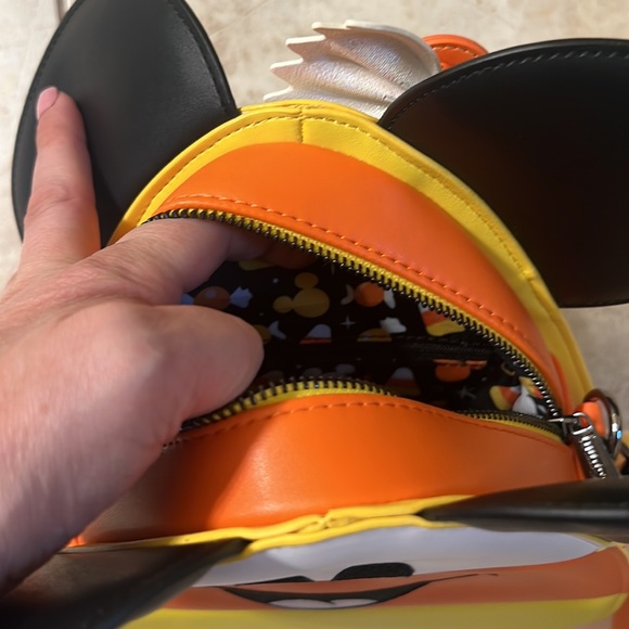 NWT Disney Mickey and Minnie Candy Corn Lounge Fly Crossbody. - Picture 6 of 6
